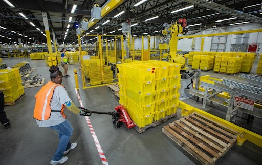 How Amazon Fulfillment Center work
